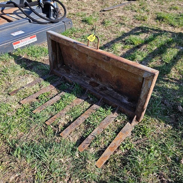 #556 • 54" Manure Tine Bucket