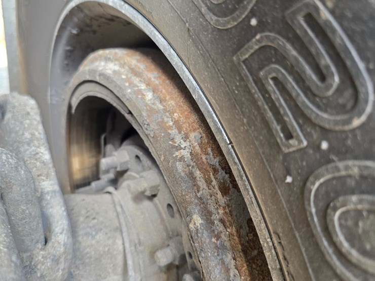 2017-peterbilt-348-image-91