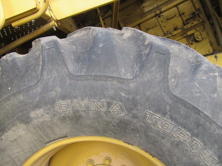 new-holland-tr96-image-8