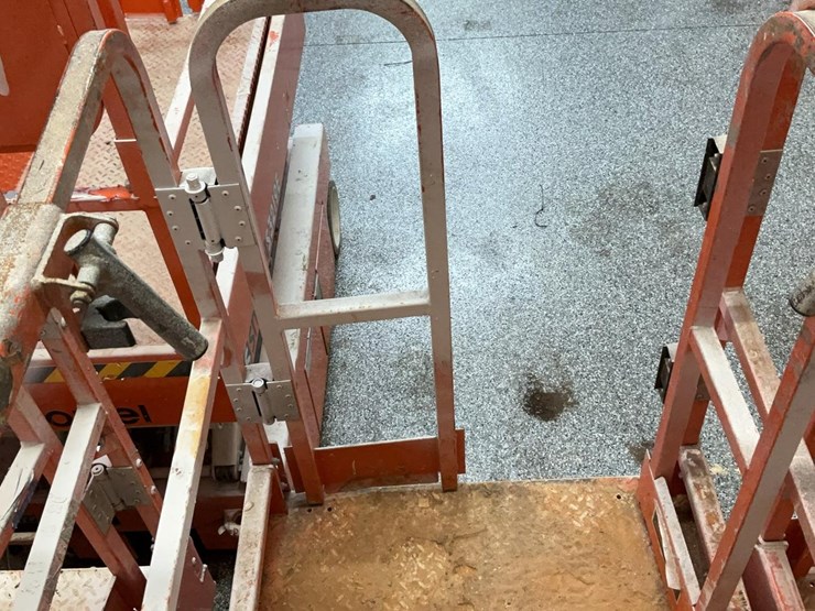 #415-•-2019-snorkel-19'-scissor-lift-image-10