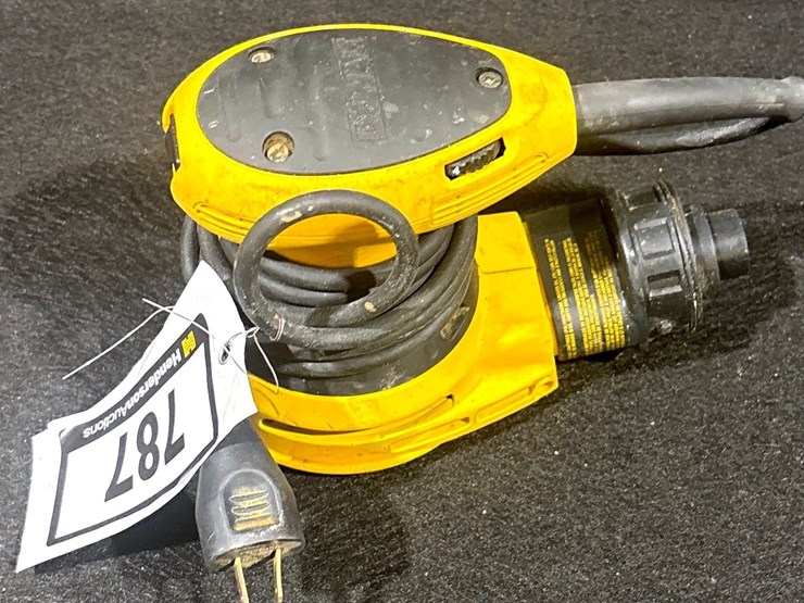#787-•-dewalt-palm-sander-image-1