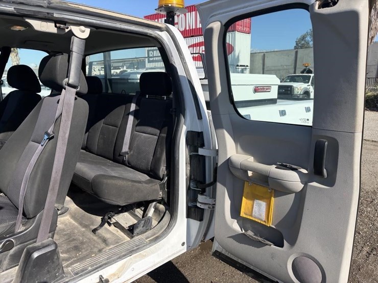 2012-gmc-sierra-3500-image-16