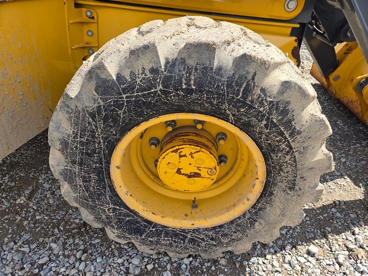 2019-deere-310-image-78