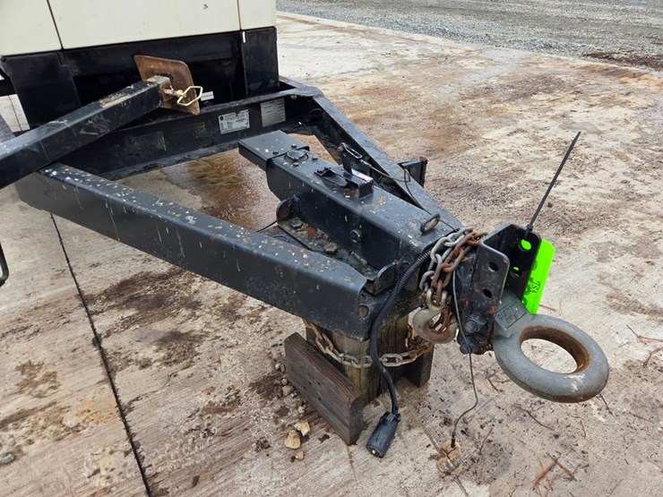 2011-caterpillar-xq20-image-9