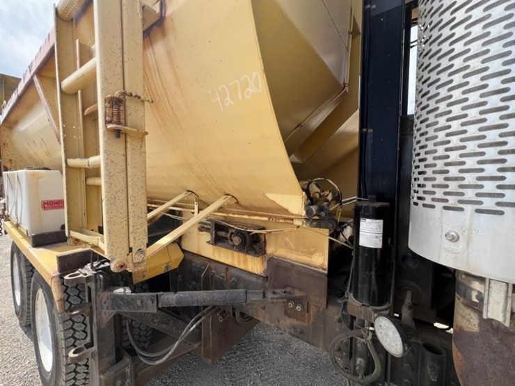 2007-sterling-l9500-image-28