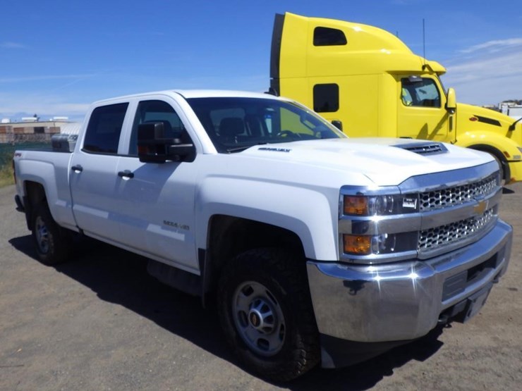 2019-chevrolet-2500hd-image-2