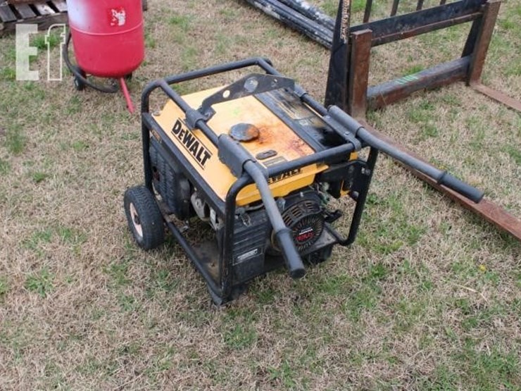 #1109-dewalt-dg7000-generator-has-30a-120vac-2-20a-image-2