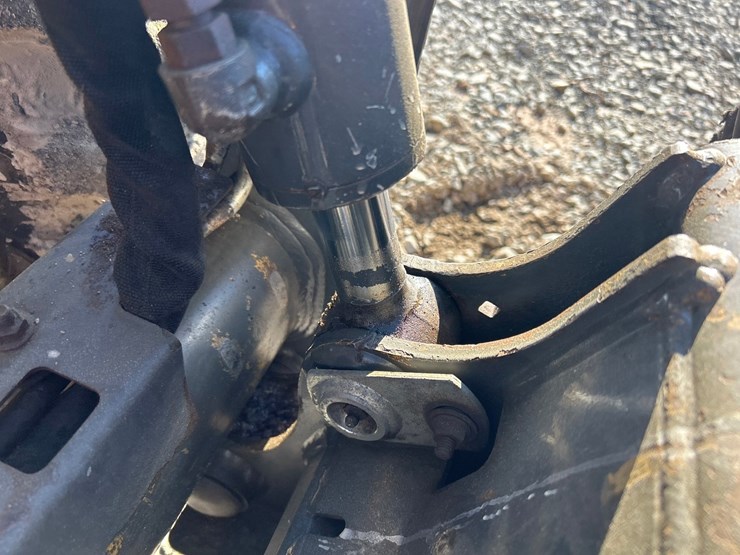 new-holland-l216-image-24