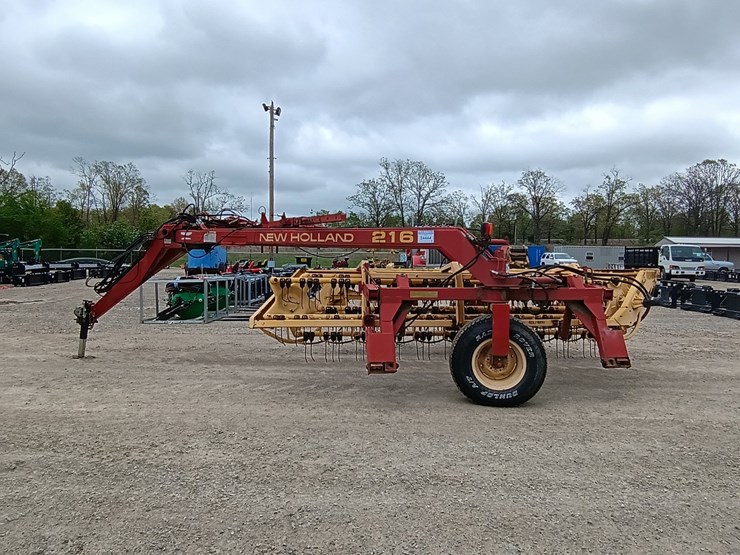 new-holland-216-image-1