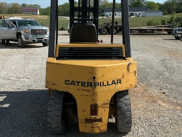 1976-caterpillar-v80c-image-4