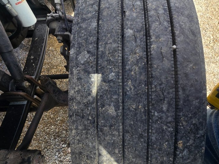 1996-peterbilt-377-image-43