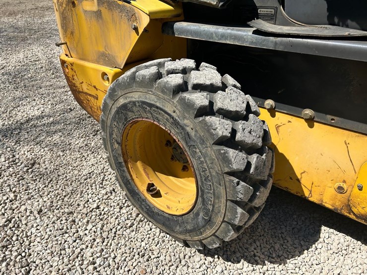 new-holland-l230-image-14