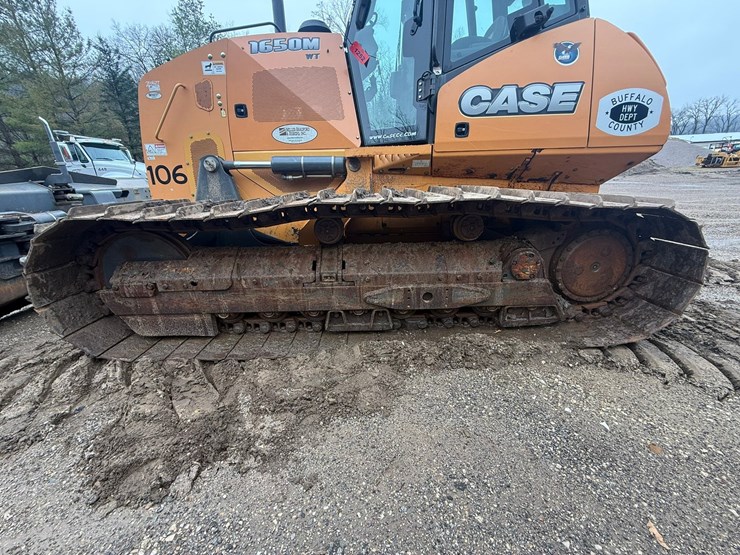 2016-case-1650m-image-76