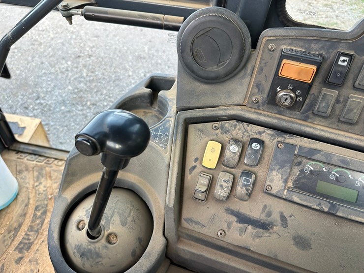 2011-deere-310sj-image-39