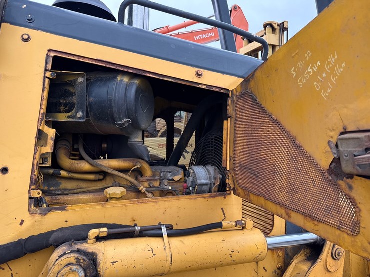 2005-deere-700j-xlt-image-22