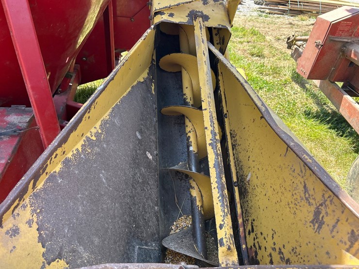 new-holland-353-image-8