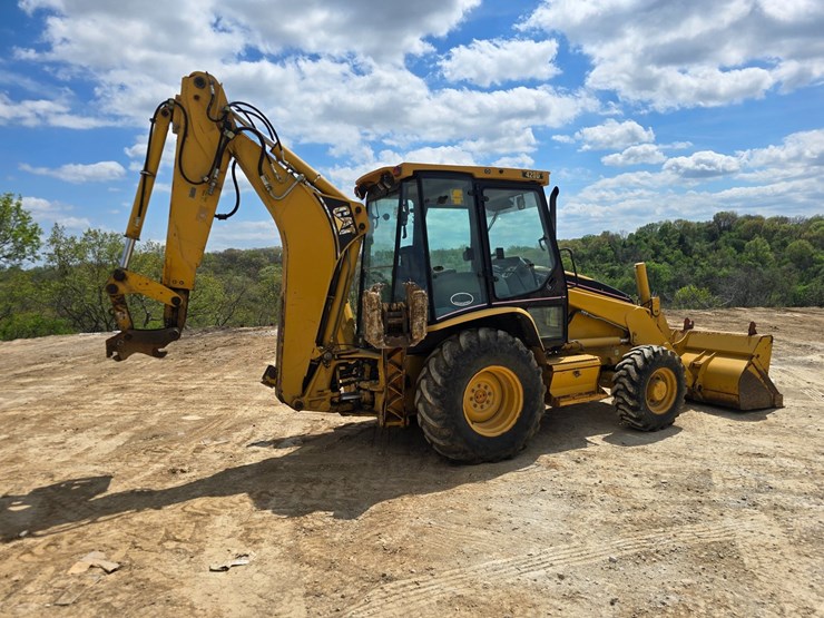 2005-caterpillar-420d-image-16