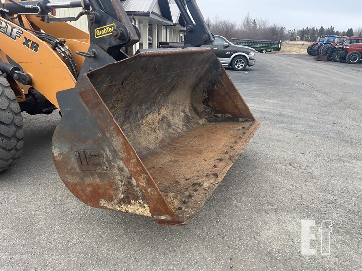 2014-case-521f-xr-image-21