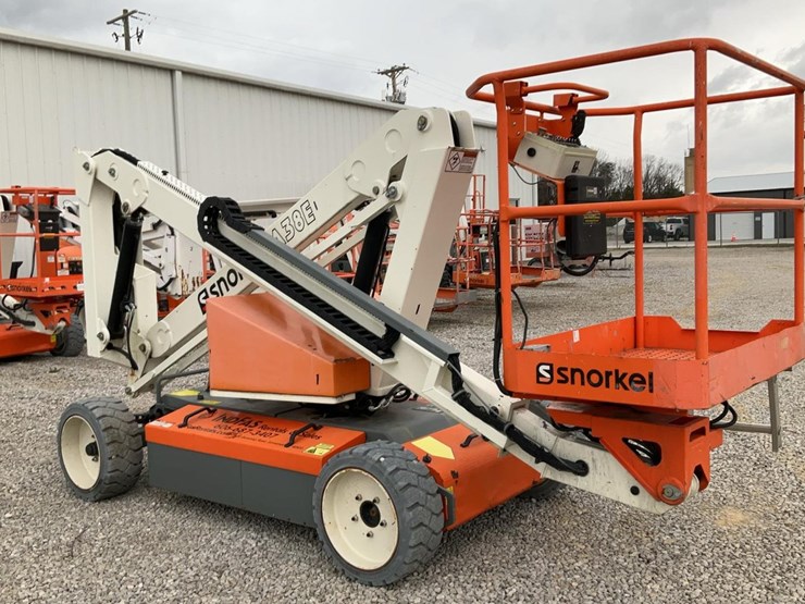 #309-•-2019-snorkel-38'-articulating-lift-image-6