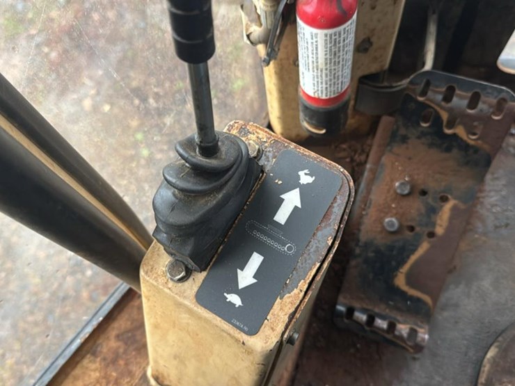 2010-tigercat-lx822c-image-44