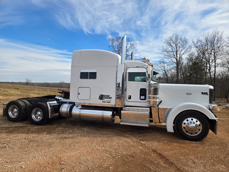 2014-peterbilt-389-image-26