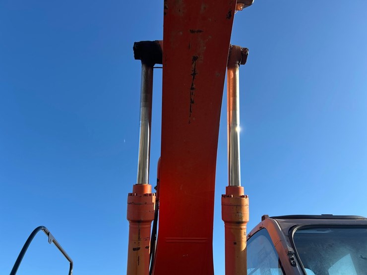 2021-hitachi-zx225-image-30