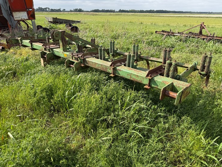 #45300-•-16'-chisel-plow-image-1