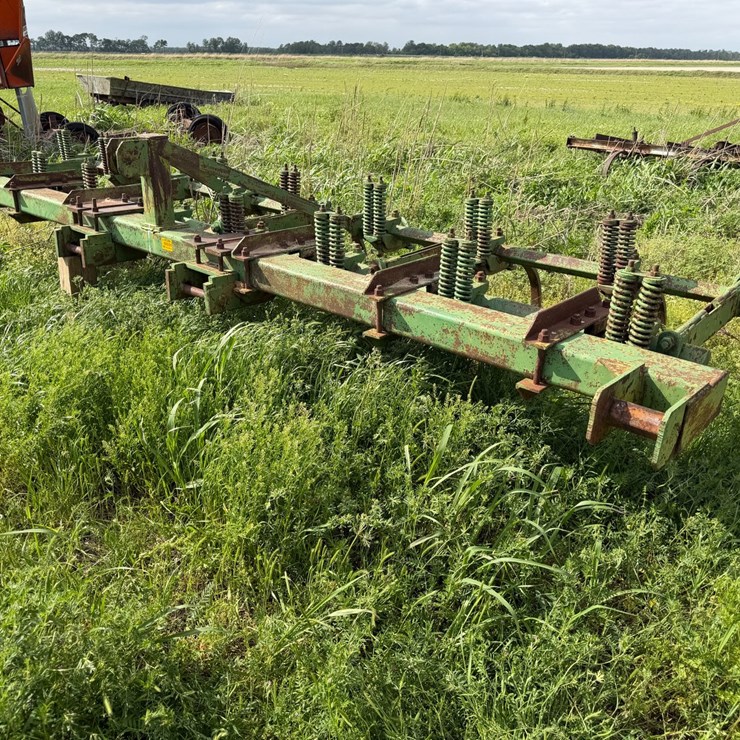 #45300 • 16' Chisel Plow