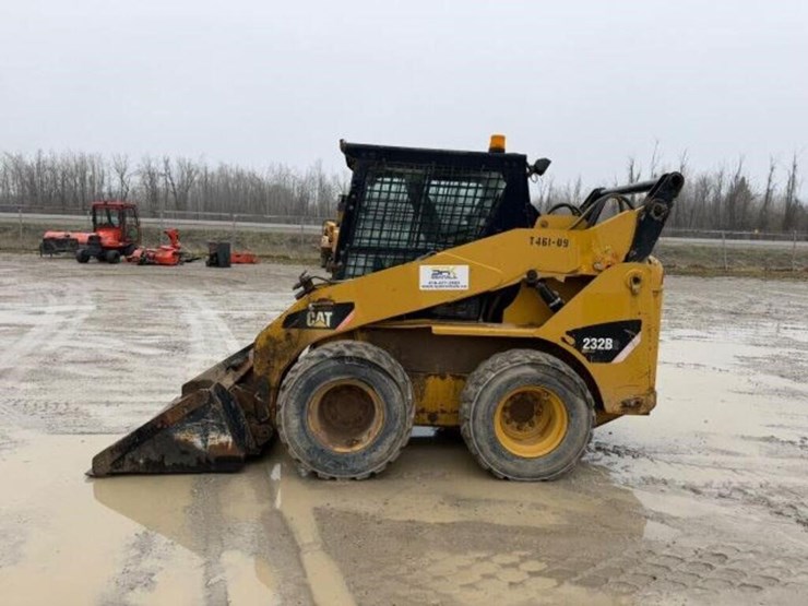 2009-caterpillar-232b2-image-5