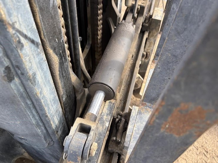 2015-yale-gdp80-forklift-image-13