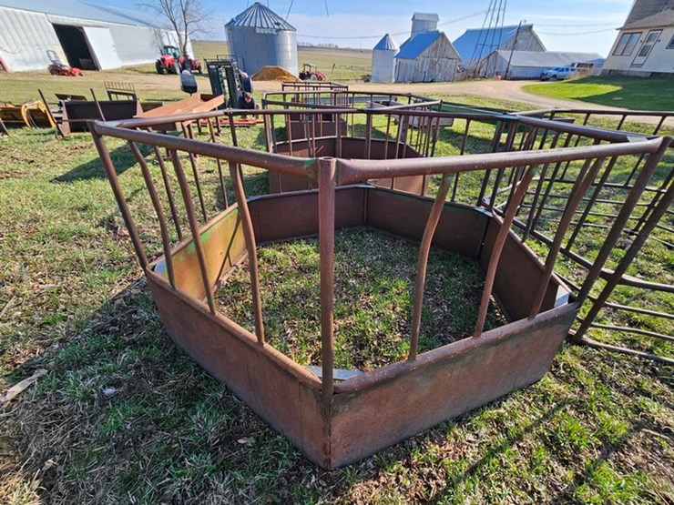 #545-•-round-bale-feeder-image-3