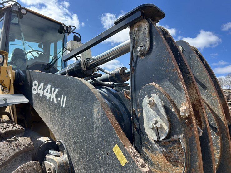 2012-deere-844k-image-17