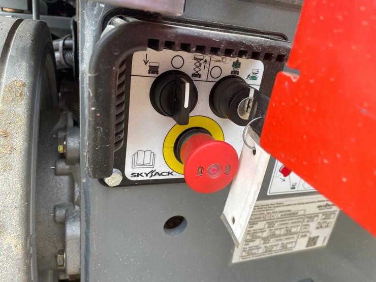 #7514a-•-2025-skyjack-sj3220e-electric-scissor-lift-image-29