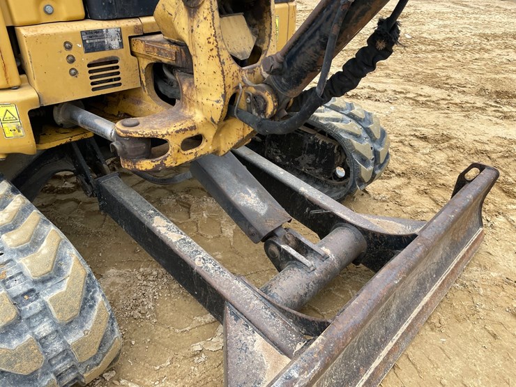 2014-caterpillar-303.5-image-38