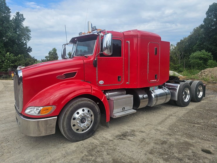 2012-peterbilt-384-image-8