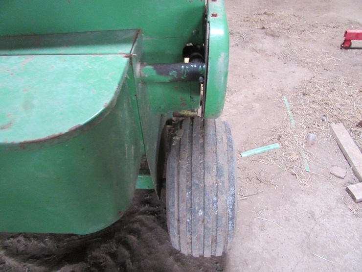 john-deere-336-image-17