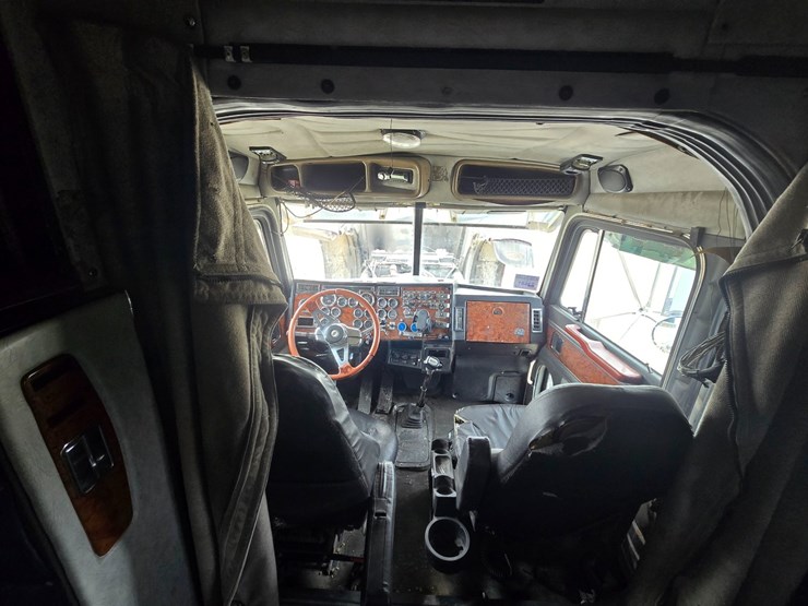 2000-peterbilt-379-image-72