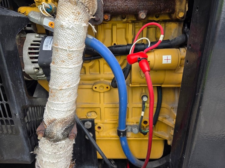 2011-caterpillar-xq20-image-16