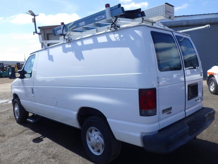 2011-ford-cargo-image-4