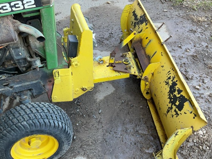 john-deere-332-image-4