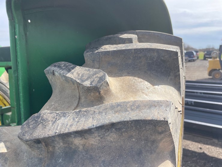 john-deere-b-image-9