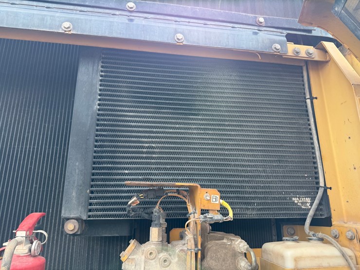 caterpillar-330d-image-52