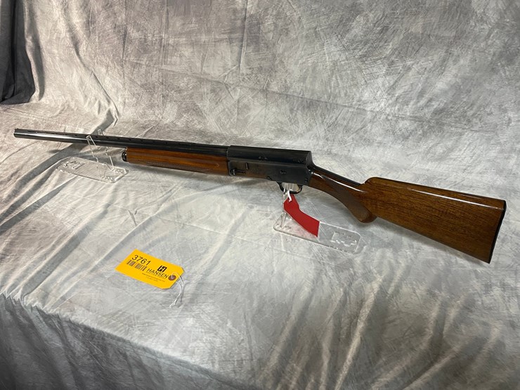 #3761-•-browning-light-12-12-gauge-semi-auto-shotgun,-sn:-41213-(arcadia,-wi)-image-3