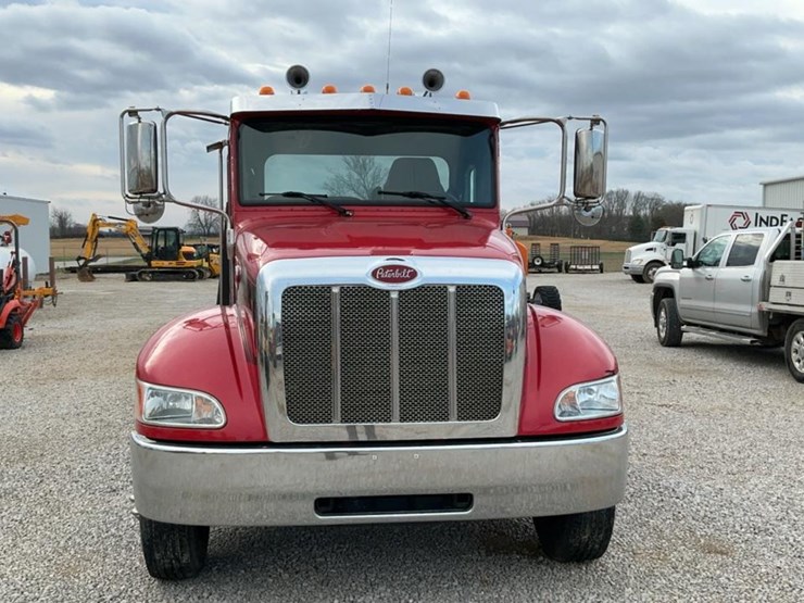 2021-peterbilt-337-image-22