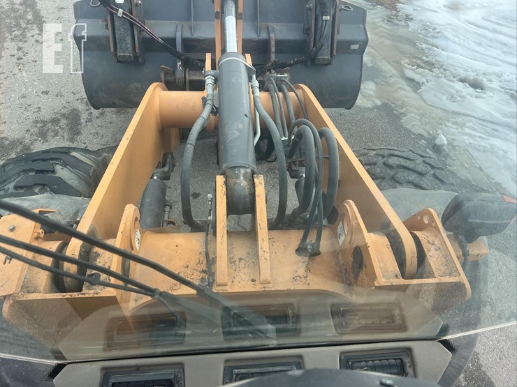 2014-case-521f-xr-image-12