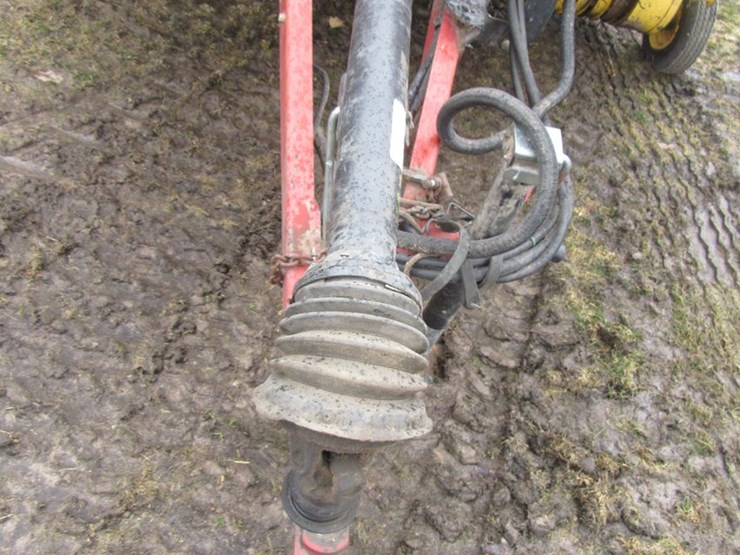 new-holland-br780-image-4