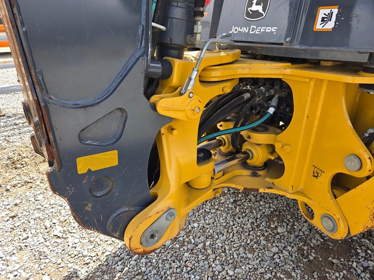 2019-deere-310-image-47