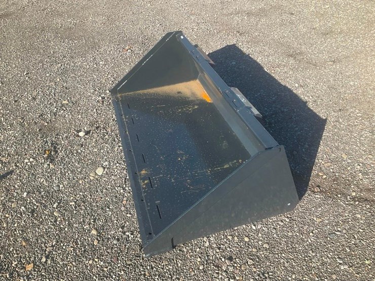 #1412-•-unused-wolverine-skid-steer-track-duty-bucket-attachment-image-2