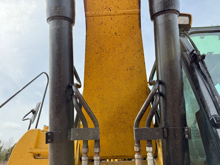 caterpillar-330d-image-27