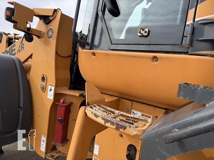 2010-case-721e-image-21